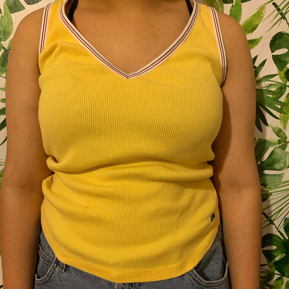 VINTAGE ALERT 🚨 TOMMY HILFIGER💛